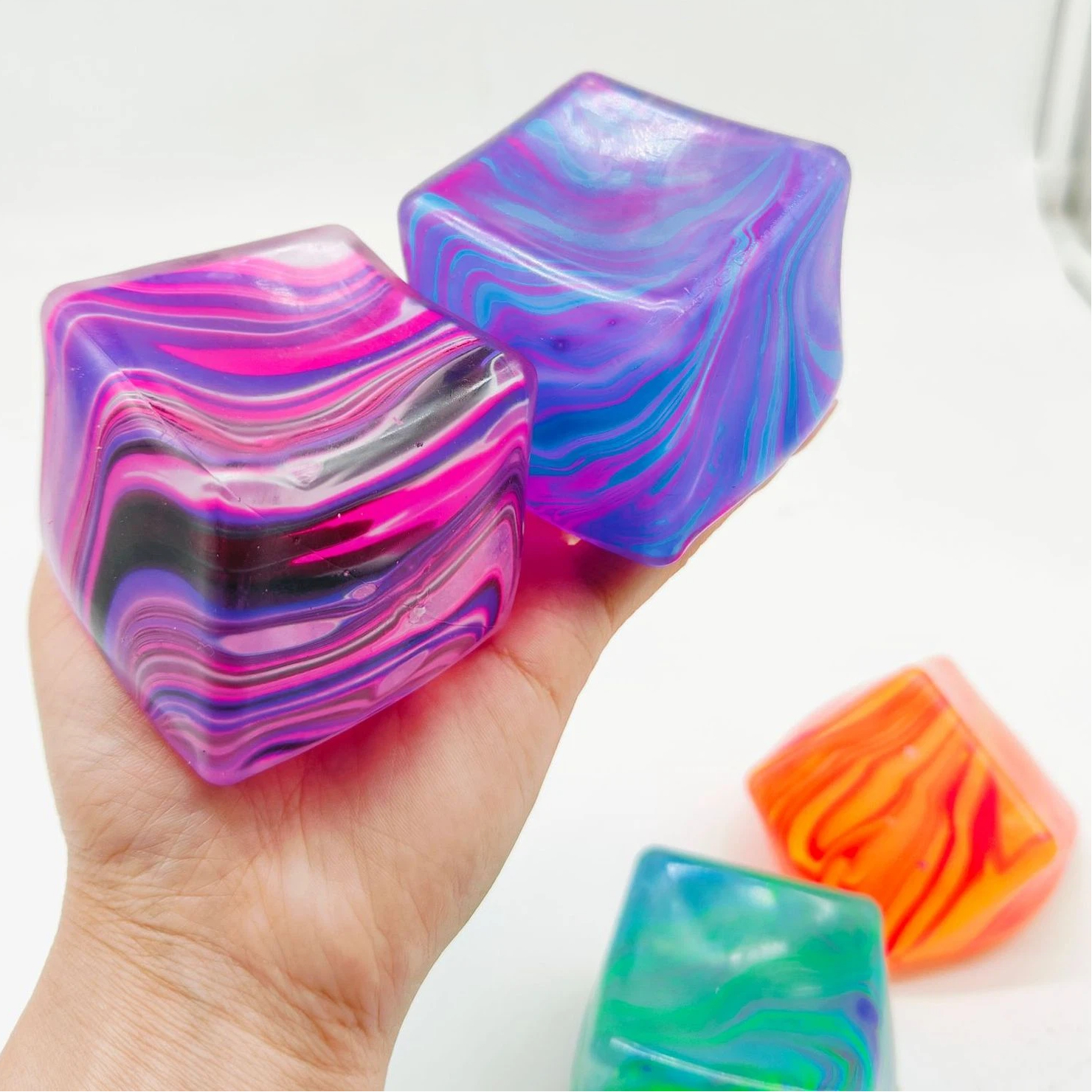Needoh Soft and Glutinous Sens - Fidget Cube Original のレビューと価格
