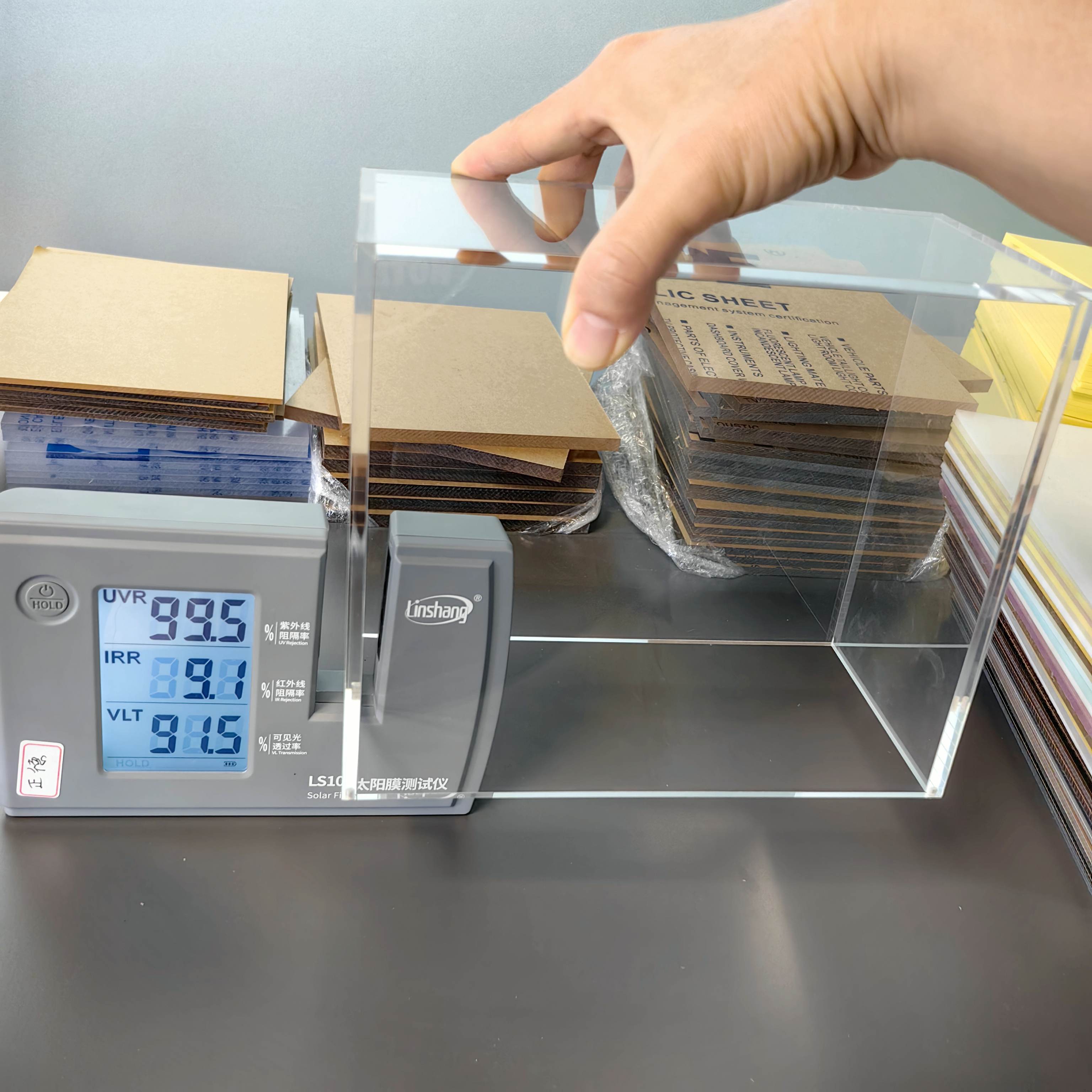 99% UV protection Magnetic Mod - Display Case Acrylic のレビューと価格